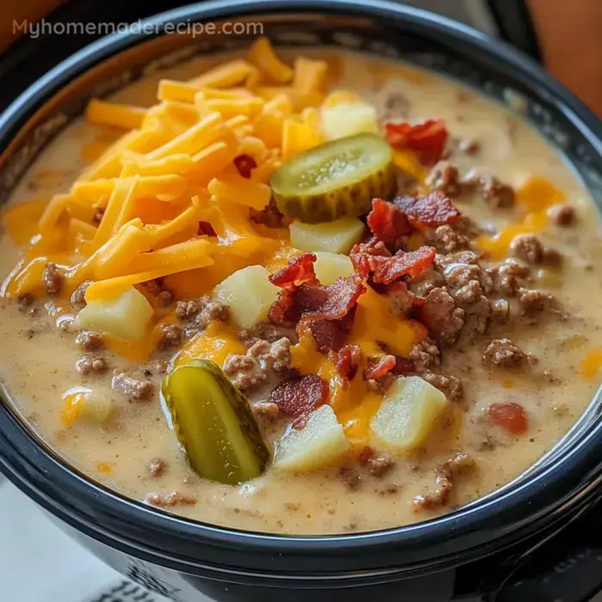 Comforting Crockpot Cheeseburger Soup Recipe