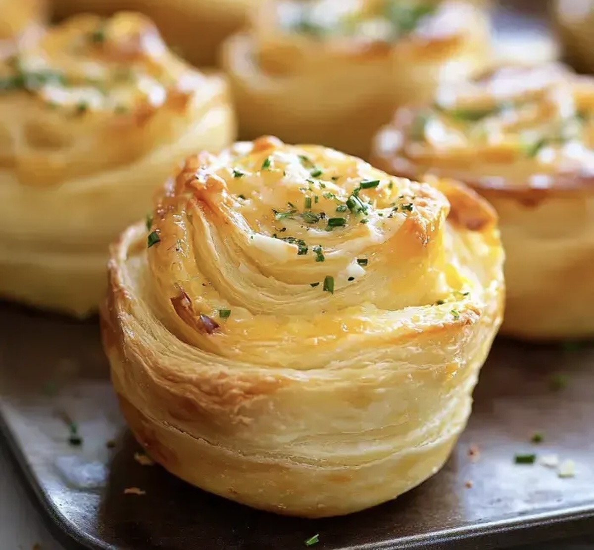 Cheesy Garlic Cruffin Recipe