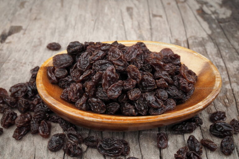 6 Dried Currant Replacements That Add Sweetness