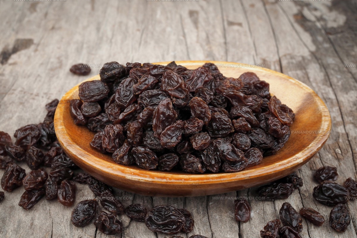 6 Dried Currant Replacements That Add Sweetness