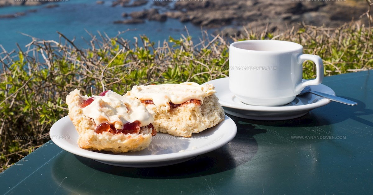 25 Tasty British Snacks You Need to Try Right Now